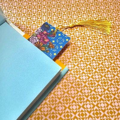 Ollita de Flores - Estilo A - Flores en una taza de barro mexicana Marcapáginas