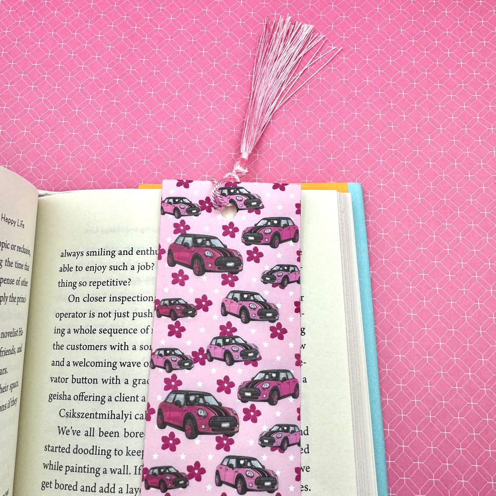 Mini Marci | Marcapáginas con estampado de coche rosa
