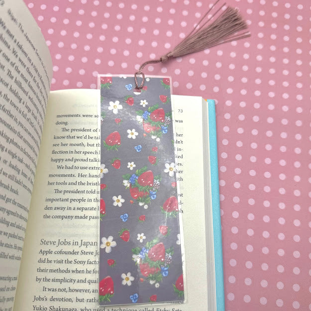 Marcapáginas con diseño de fresa