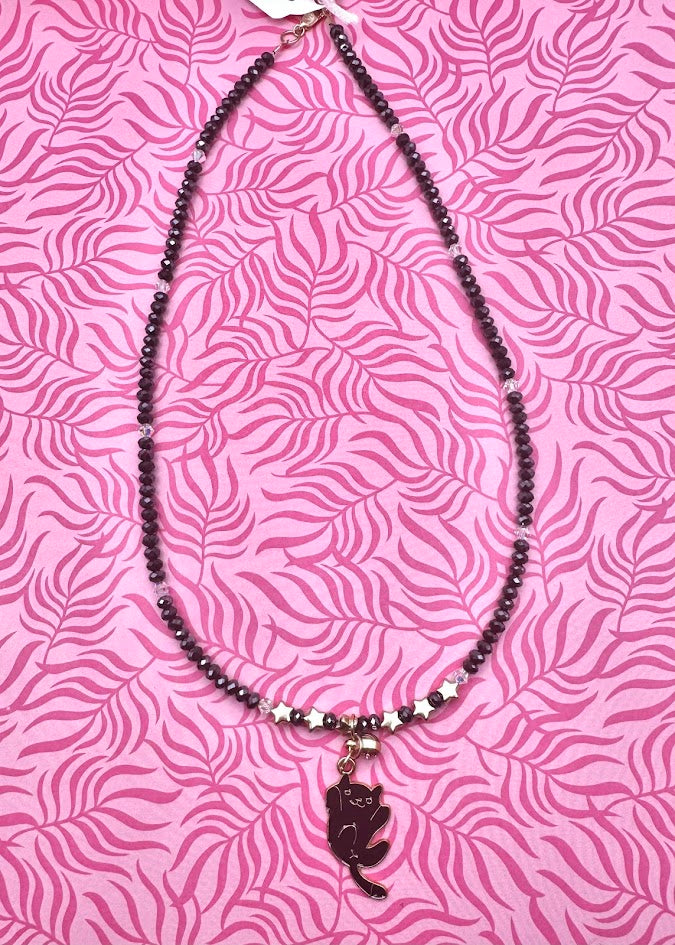 Collar hecho a mano con gatito feliz rojo y negro